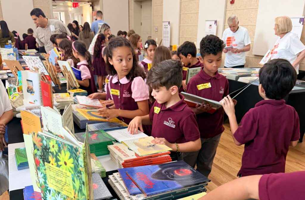 2nd Grade Visits Coral Gables Museum Entrelibros